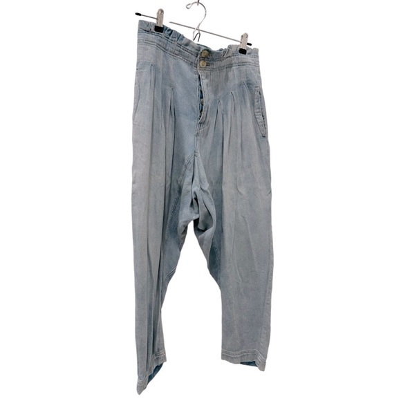 Free People Mover and  Shaker Pleated Paper Bag Jean in Indigo .Size 2 - Picture 4 of 11
